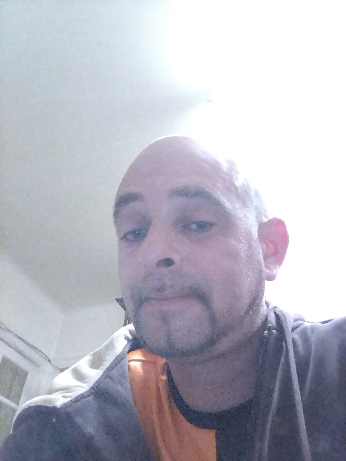 Profil de Theis, 44 ans, rencontre gay à Perrex
