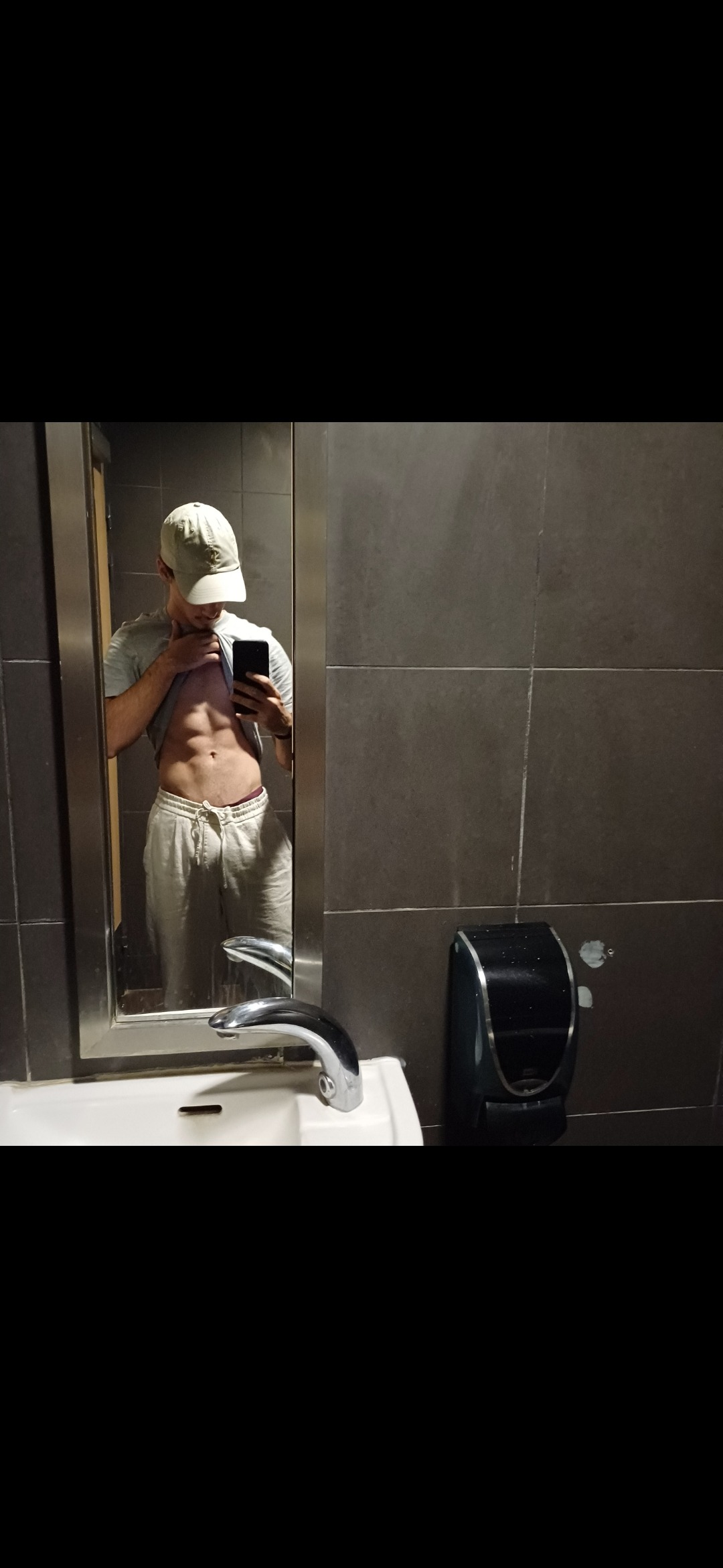Profil de Jezy, 20 ans, rencontre gay à Saméon