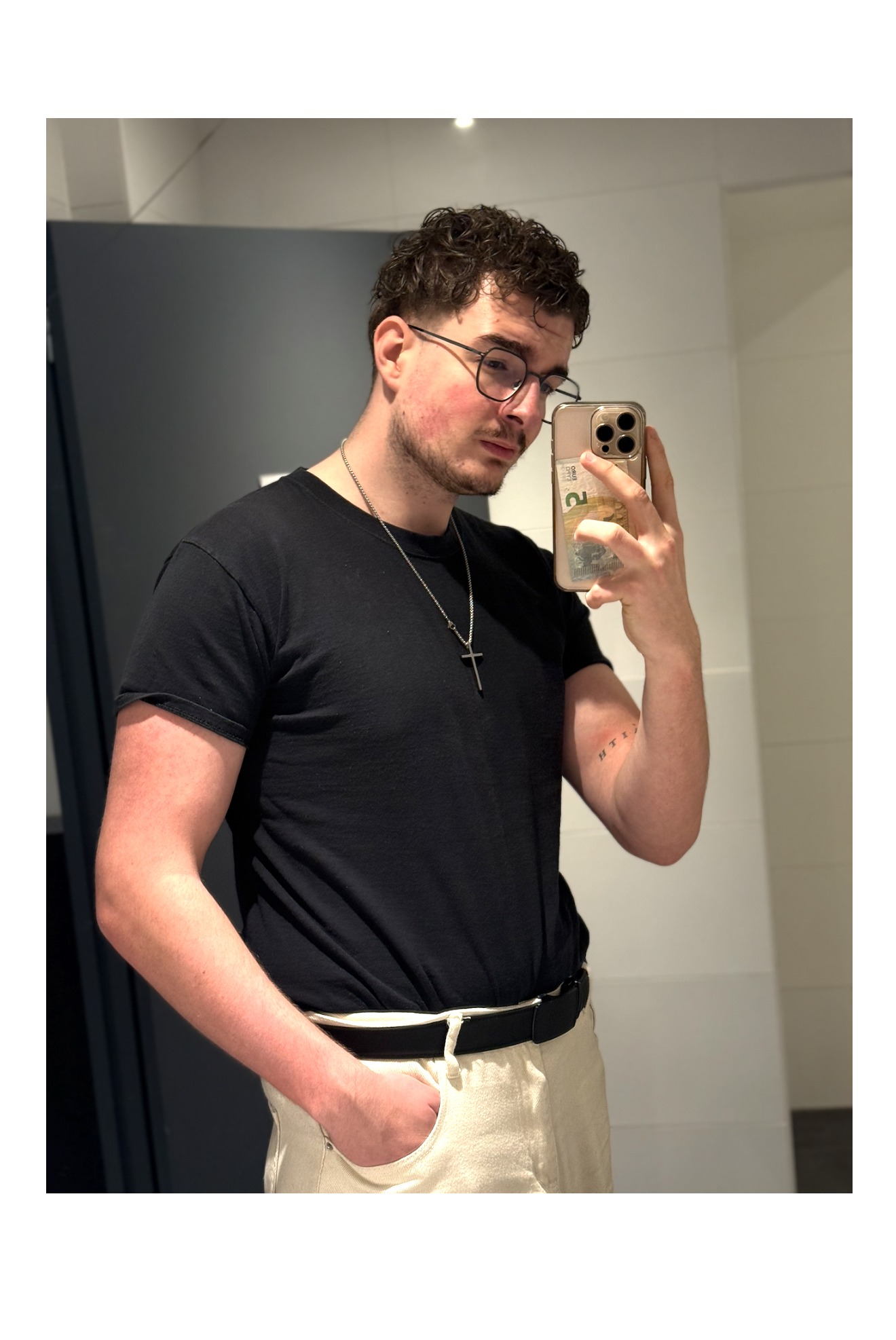 Profil de Katib, 21 ans, rencontre gay à Bogy