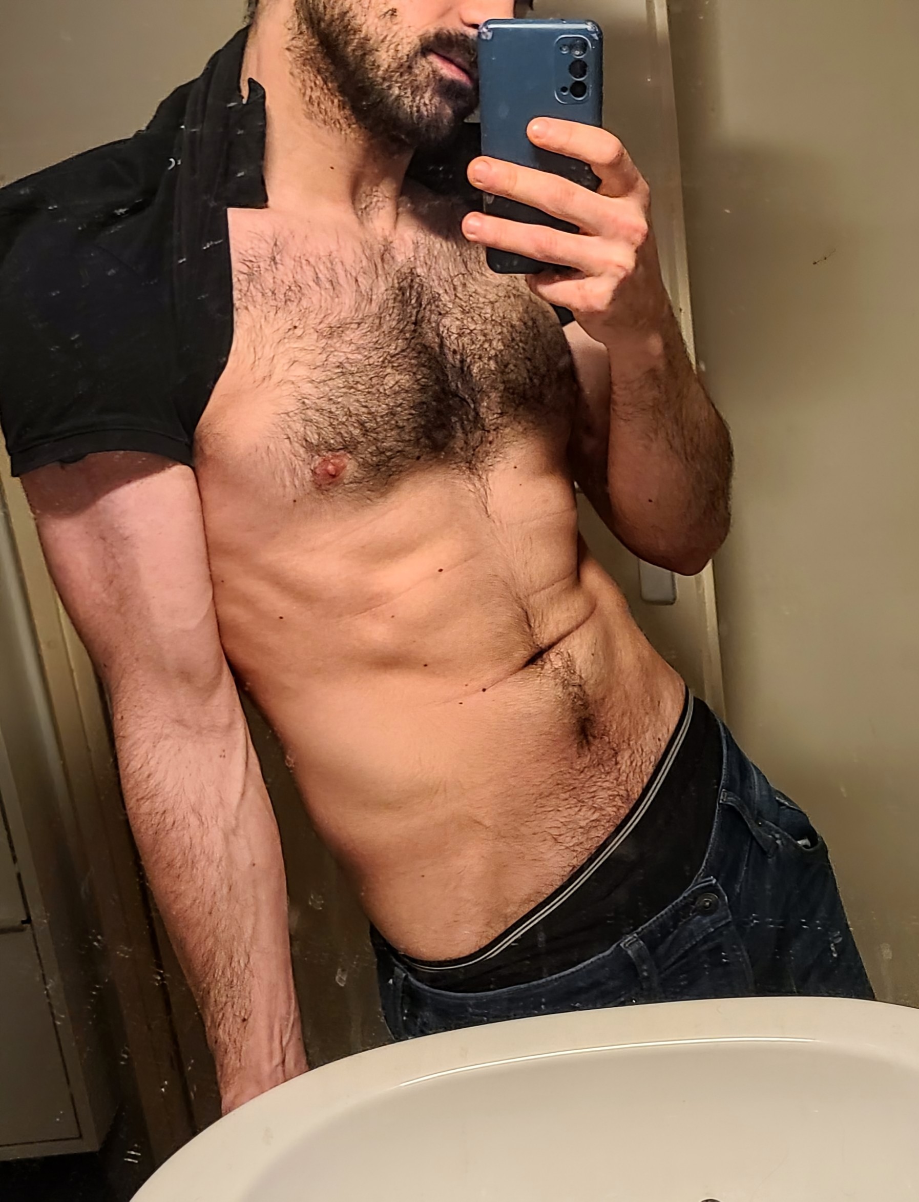 Profil de Endrit, 25 ans, rencontre gay à Épineuil