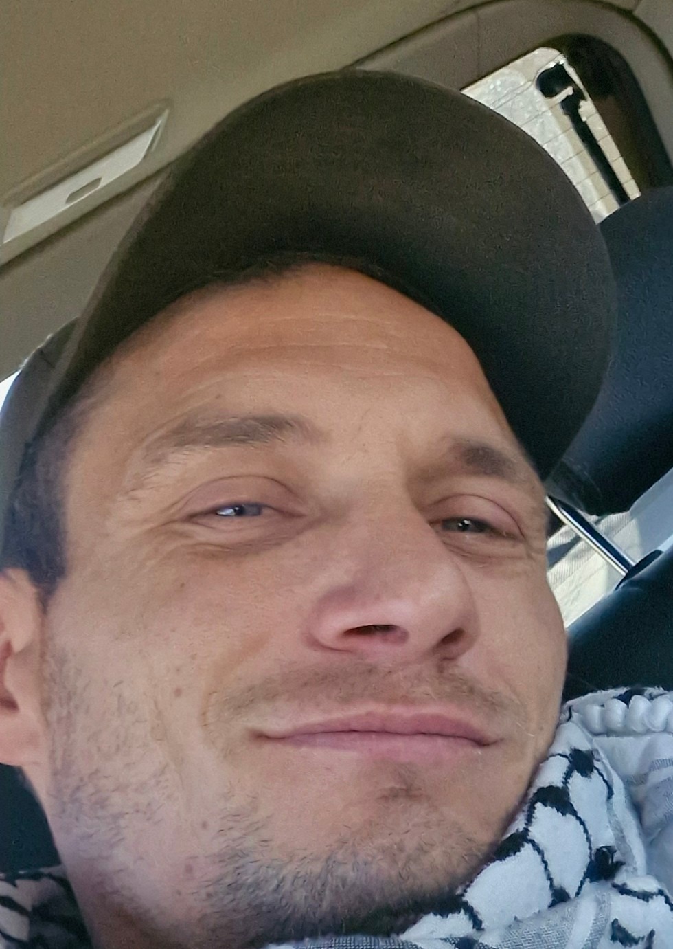 Profil de Zinédine, 39 ans, rencontre gay à Comblot