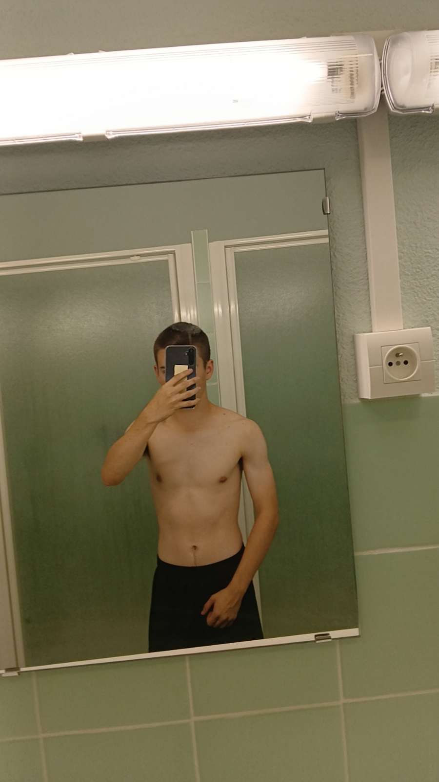 Profil de Gurhan, 19 ans, rencontre gay à Caves