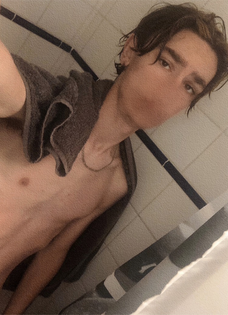 Profil de Iannis, 19 ans, rencontre gay à Novillers