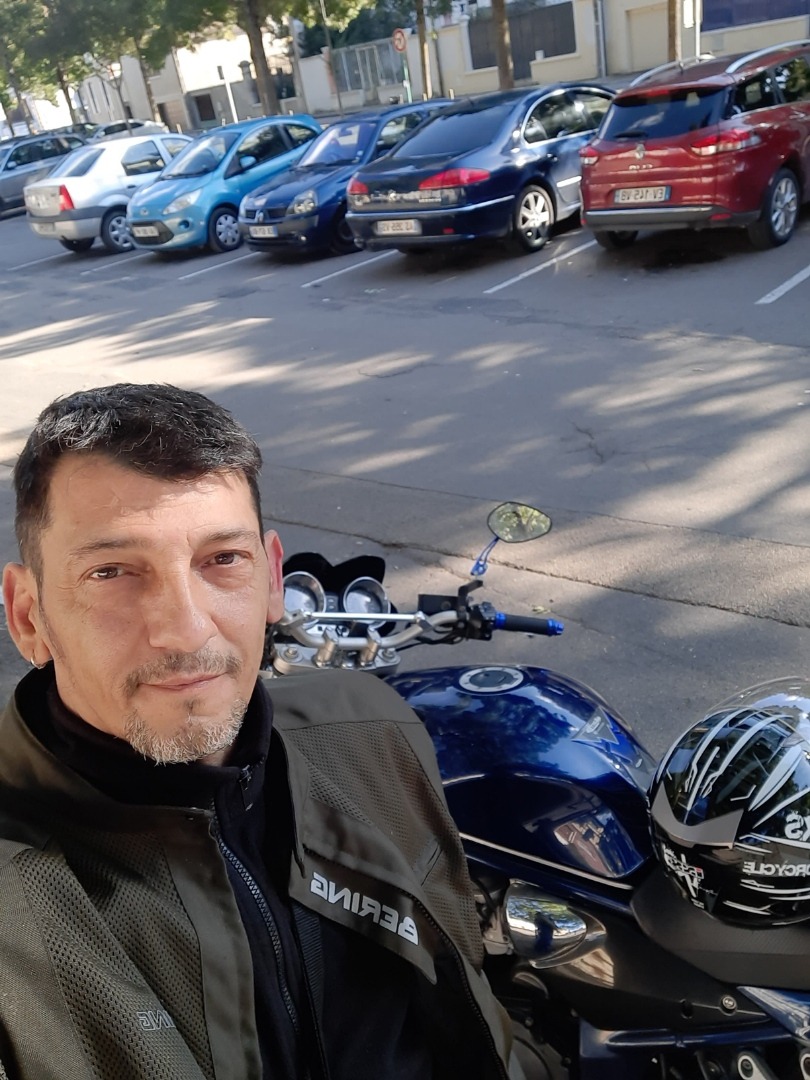 Profil de Riyan, 43 ans, rencontre gay à Bacilly