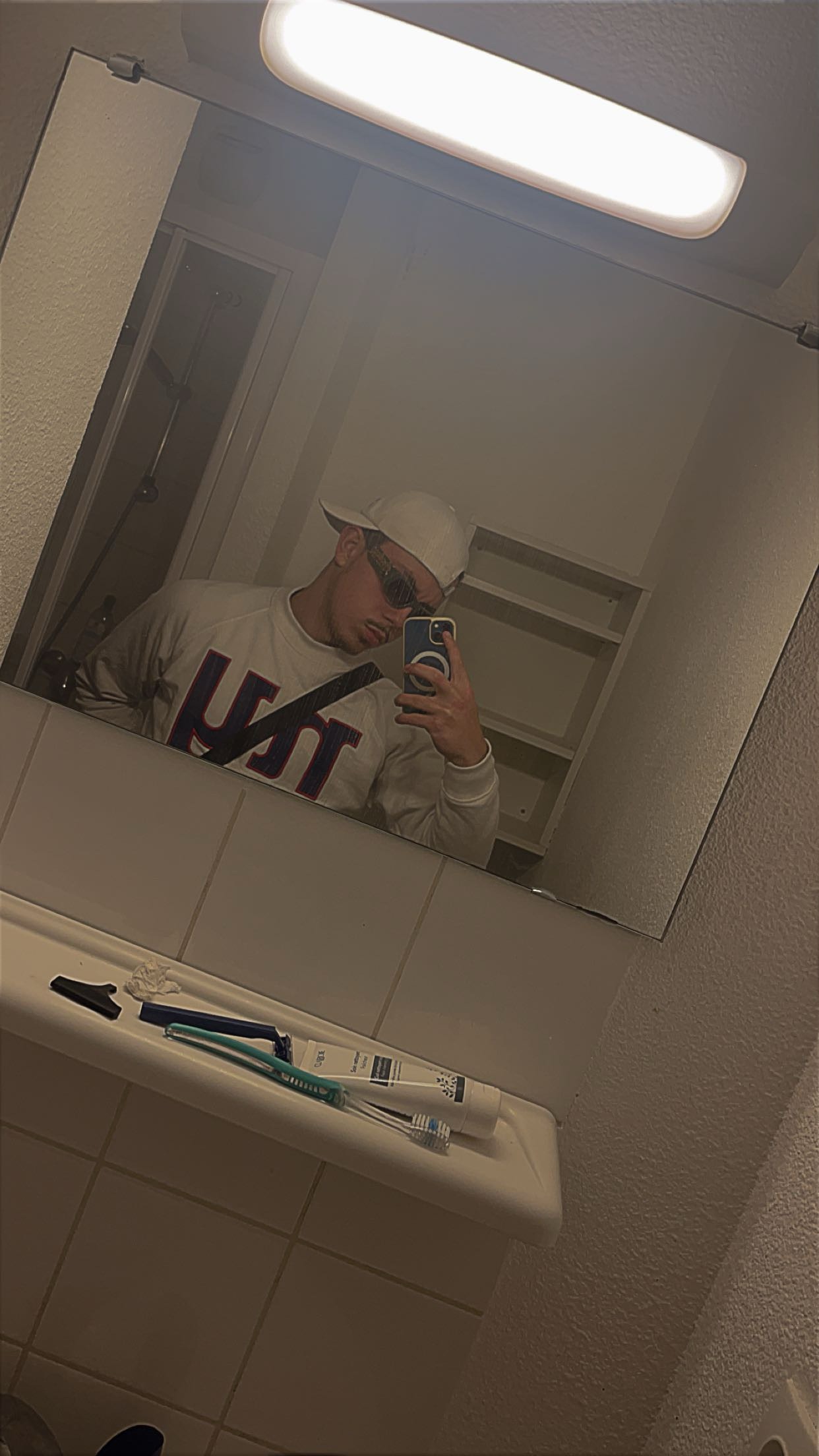 Profil de Esprit, 20 ans, rencontre gay à Senots