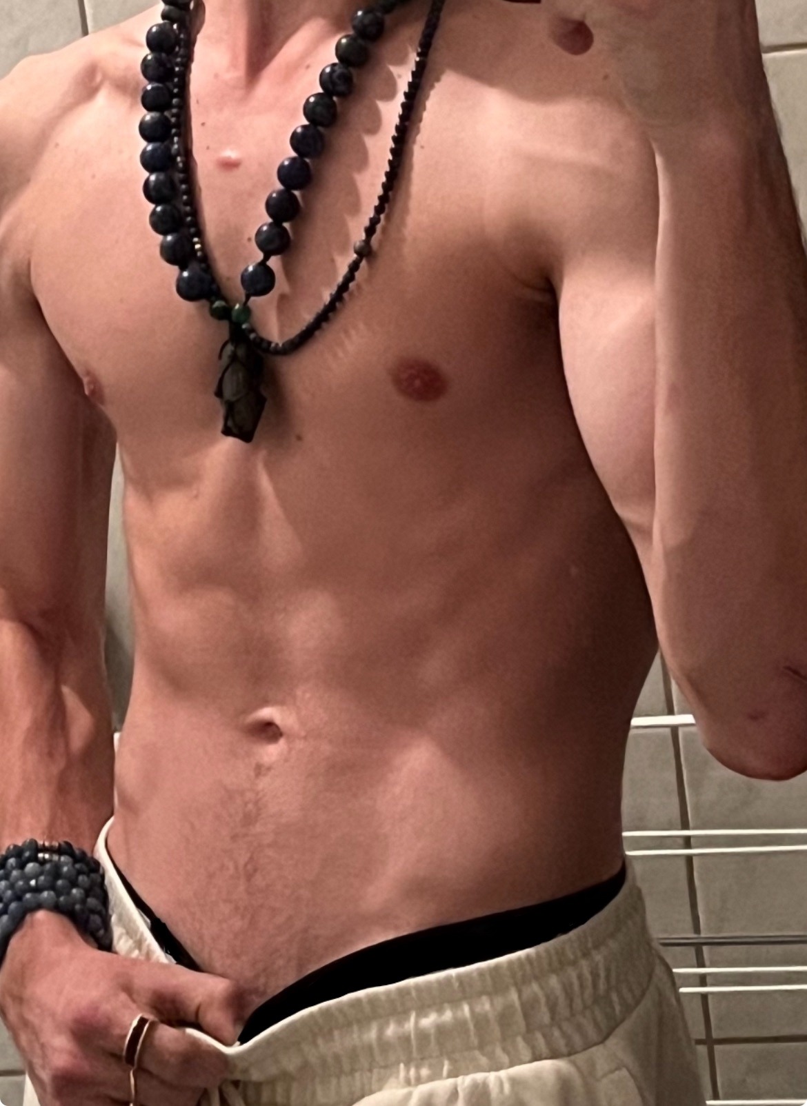 Profil de Adonai, 19 ans, rencontre gay à Échalou