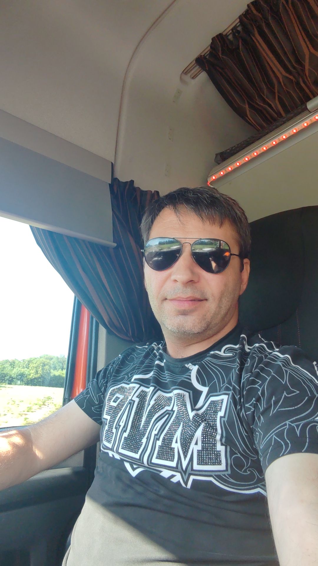 Profil de Ysmael, 49 ans, rencontre gay à Suré