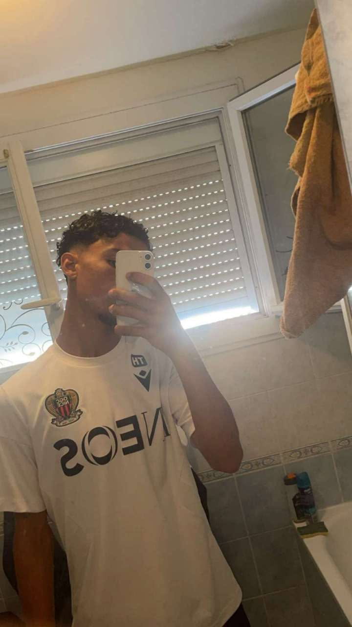 Profil de Lenaik, 20 ans, rencontre gay à Blacourt