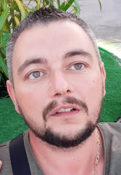 Profil de Alpaslan, 42 ans, rencontre gay à Douvrin