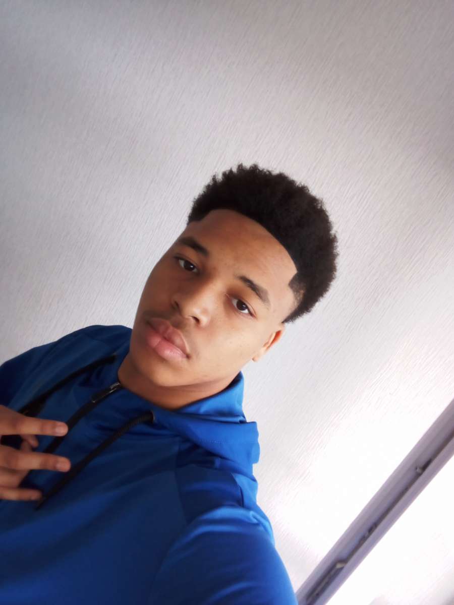 Profil de Nakib, 20 ans, rencontre gay à Sercus