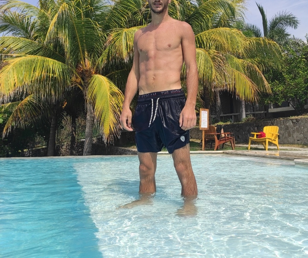 Profil de Najim, 32 ans, rencontre gay à Lessay