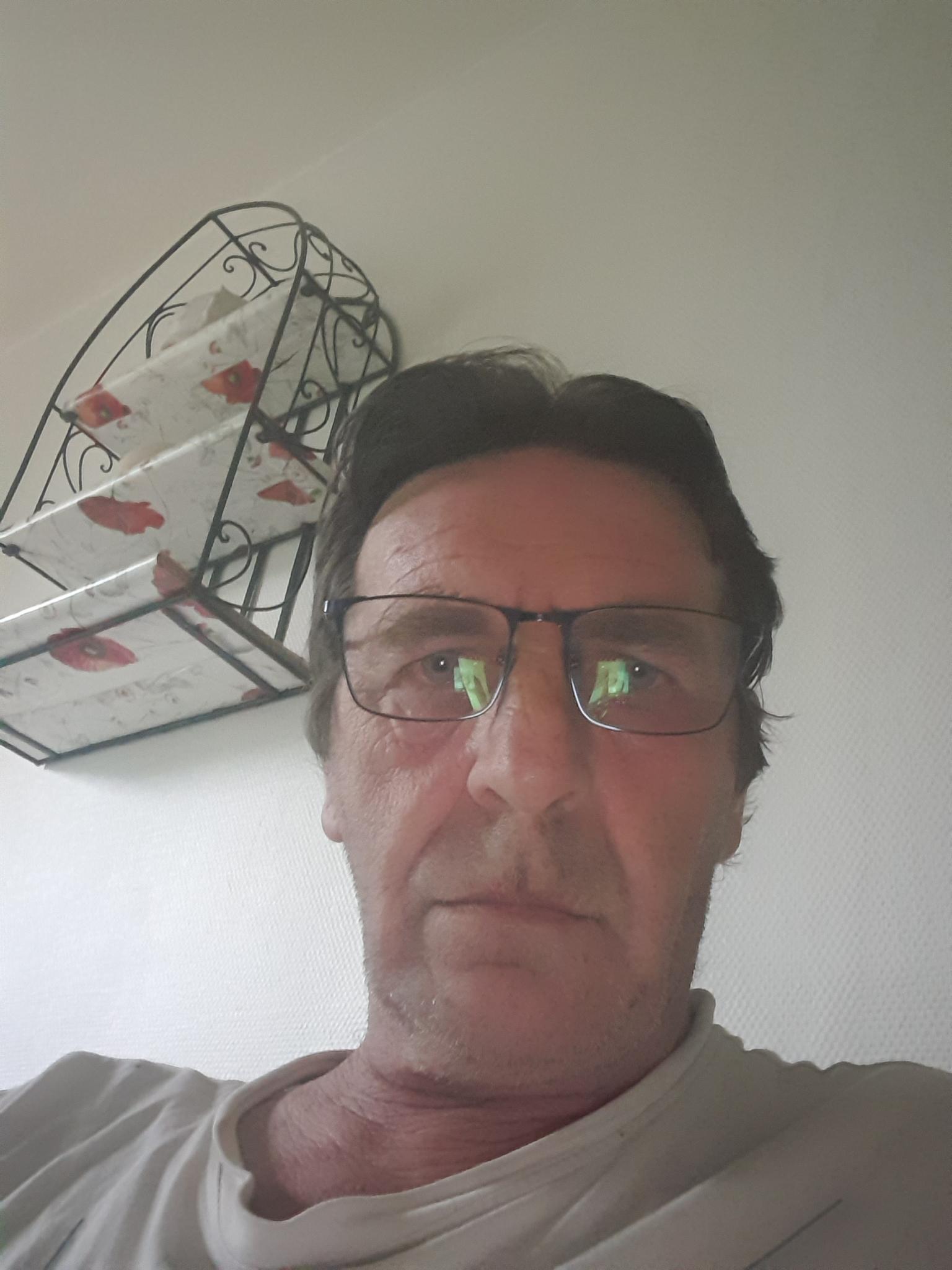 Profil de Saül, 55 ans, rencontre gay à Lavacquerie