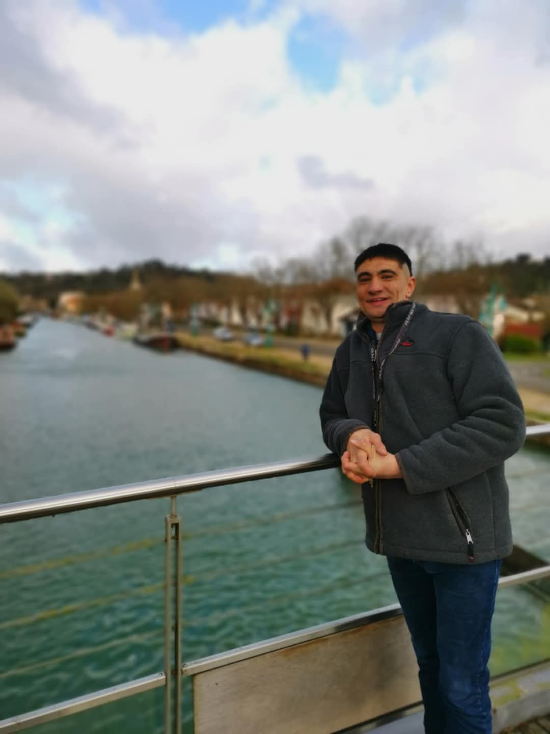Profil de Salvador, 33 ans, rencontre gay à Berru