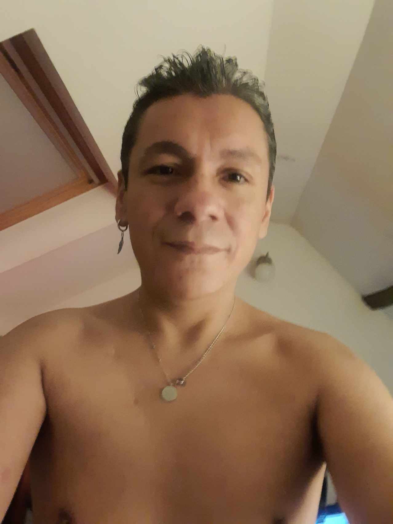 Profil de Irving, 40 ans, rencontre gay à Pollieu