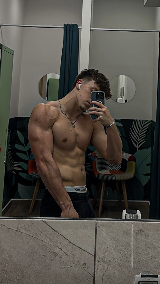 Profil de Ricky, 19 ans, rencontre gay à Gex