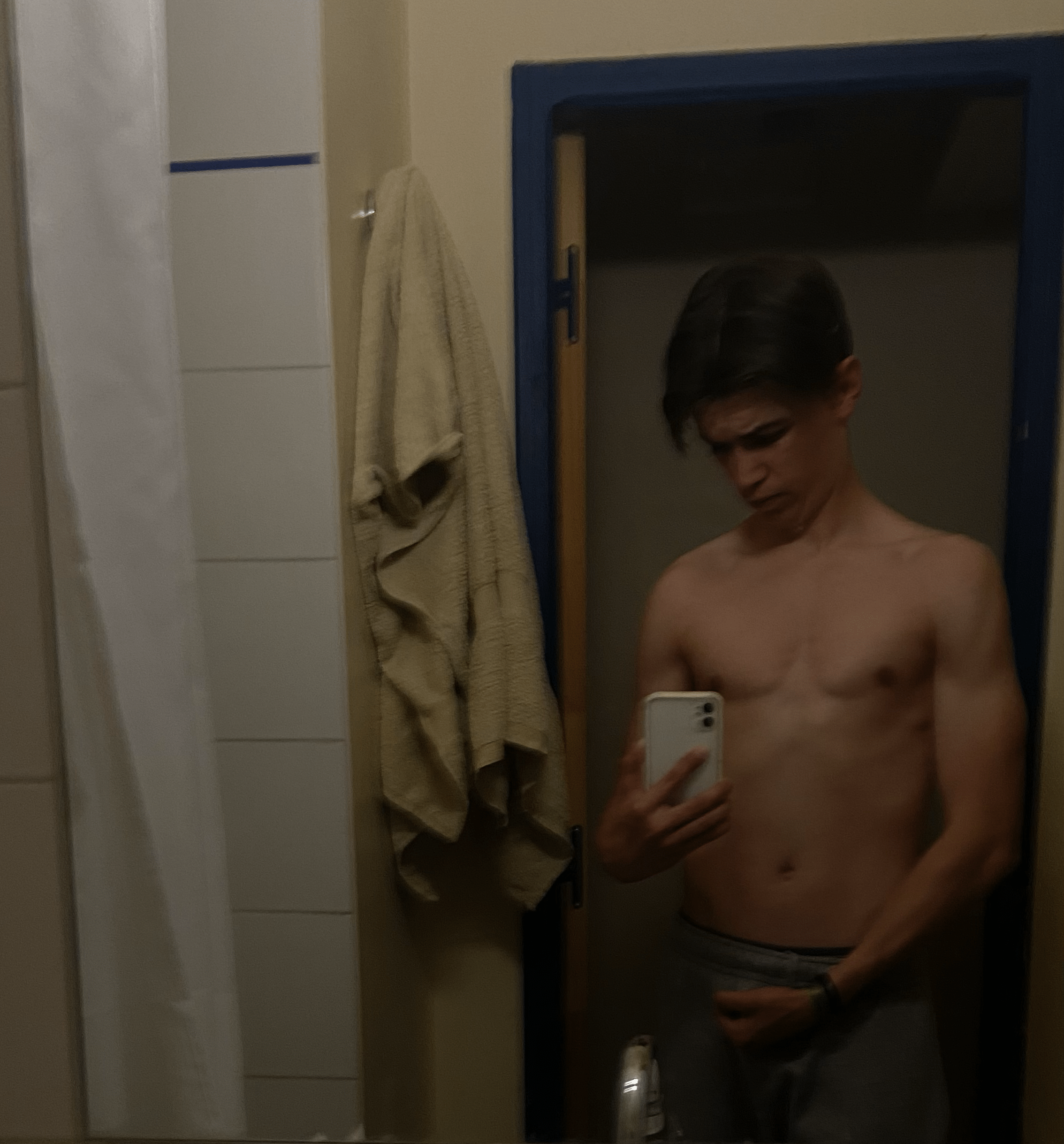 Profil de Djoudi, 21 ans, rencontre gay à LaPernelle