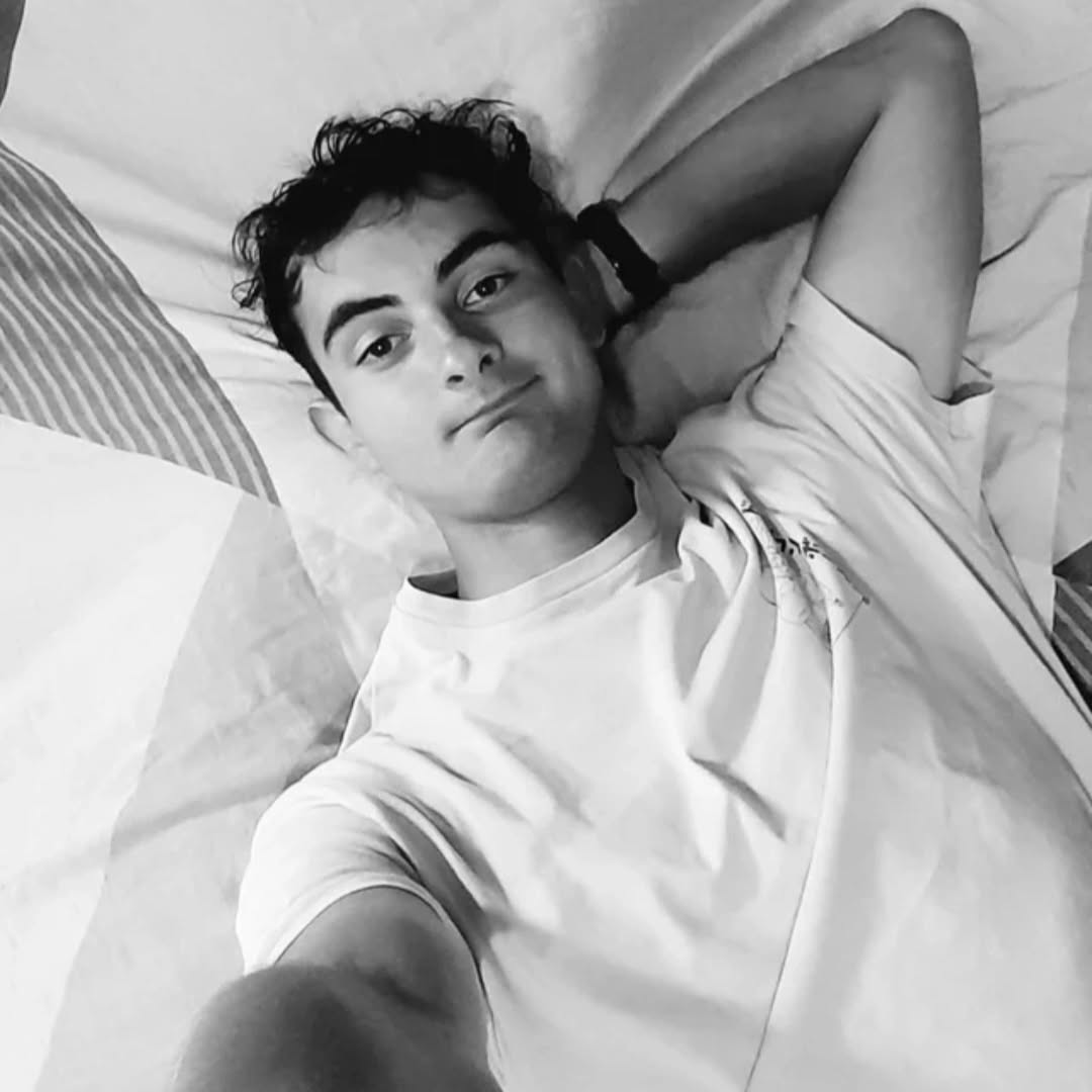 Profil de Halit, 18 ans, rencontre gay à Esson