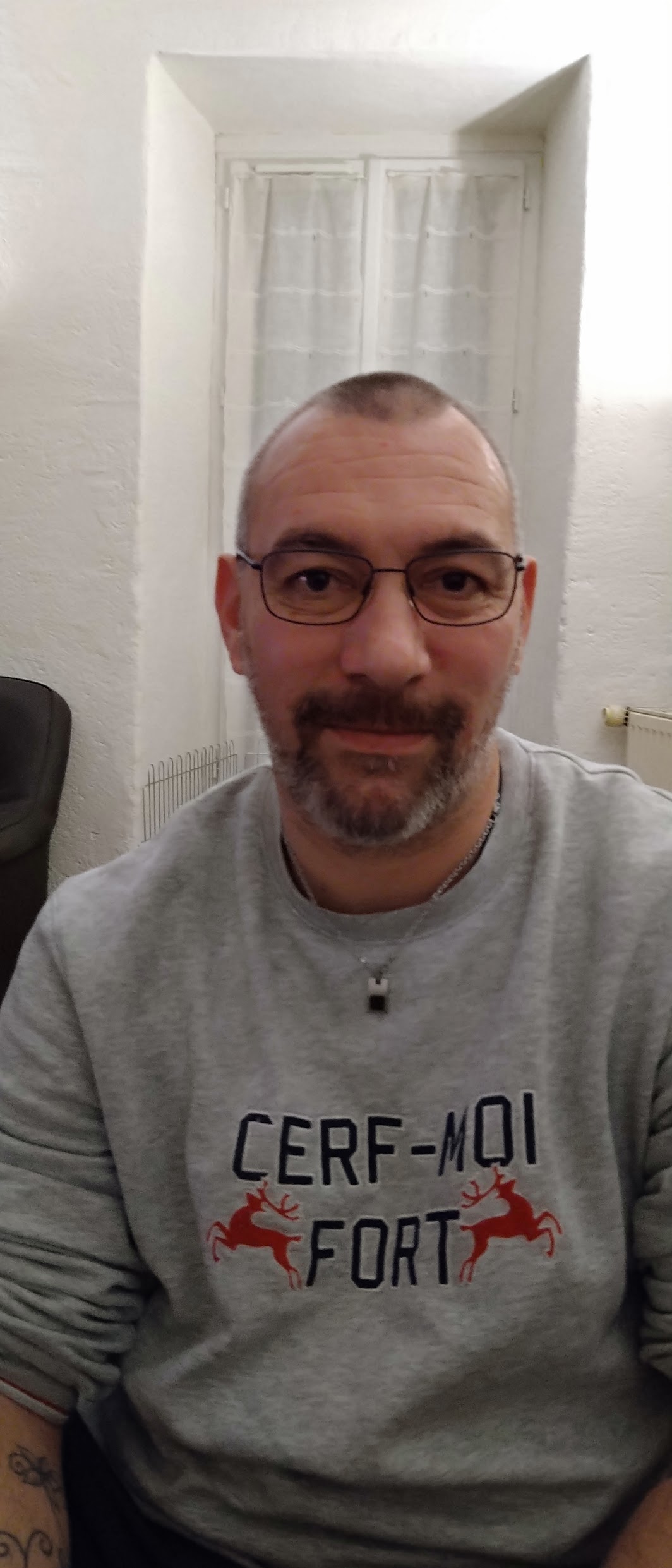 Profil de Yusuf, 45 ans, rencontre gay à Fourilles