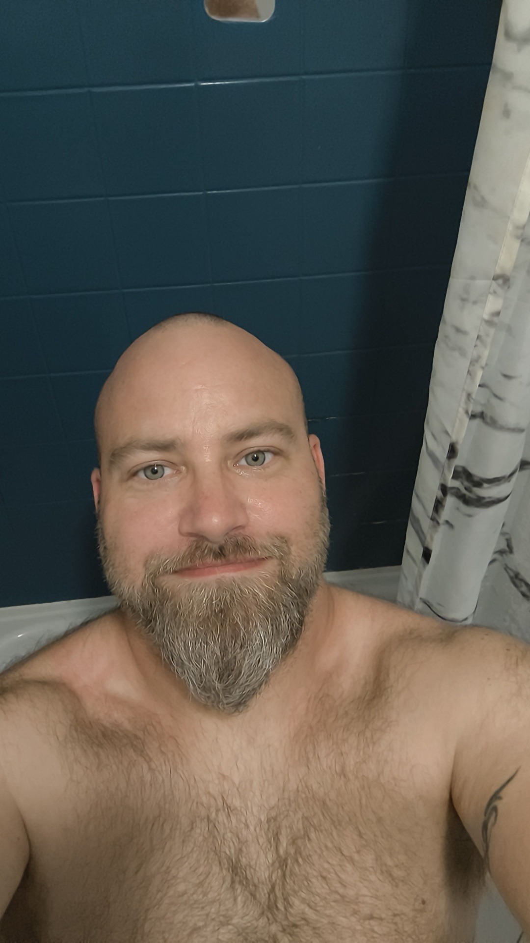 Profil de Elvis, 44 ans, rencontre gay à Vecoux