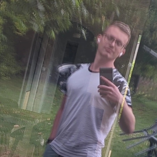 Profil de Myrto, 27 ans, rencontre gay à Thérines
