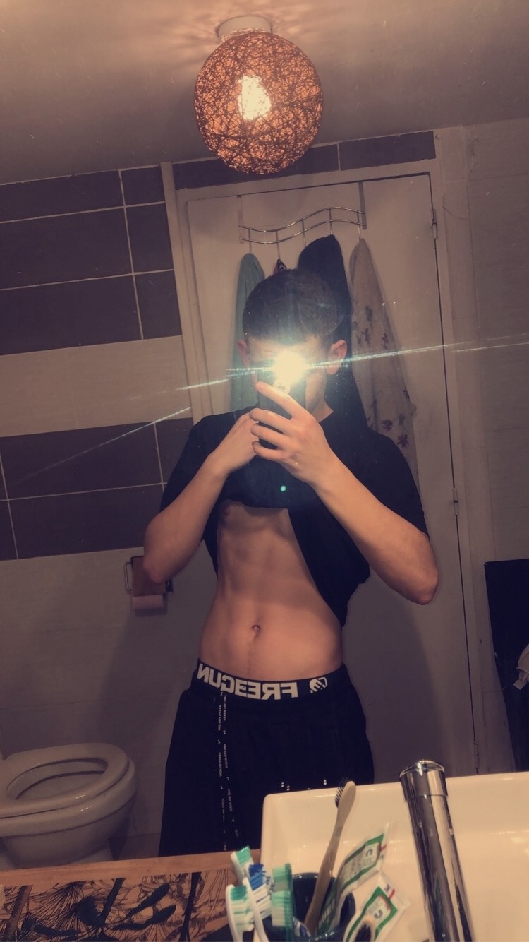 Profil de Nizare, 23 ans, rencontre gay à Jametz
