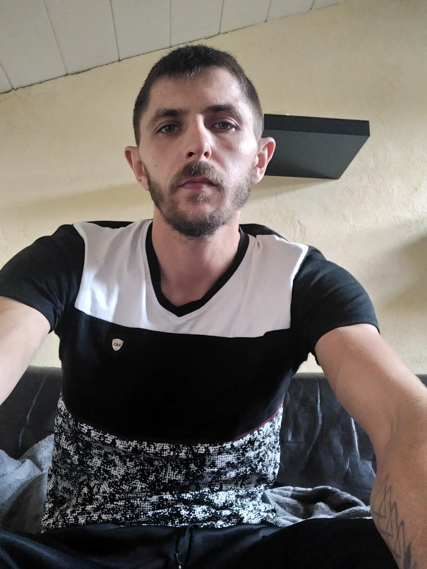 Profil de Timotei, 35 ans, rencontre gay à Losse