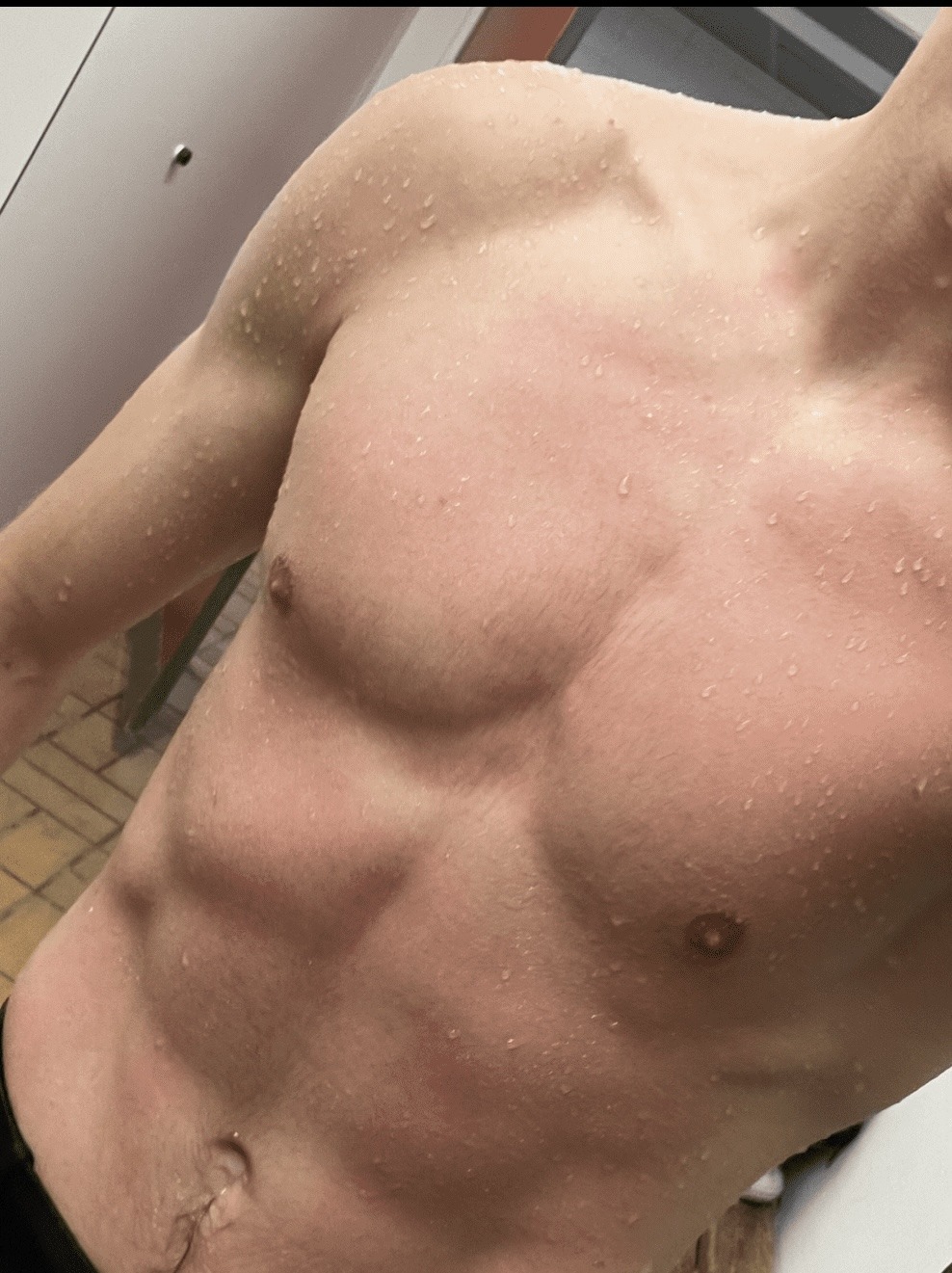 Profil de Ludvick, 18 ans, rencontre gay à Offrethun