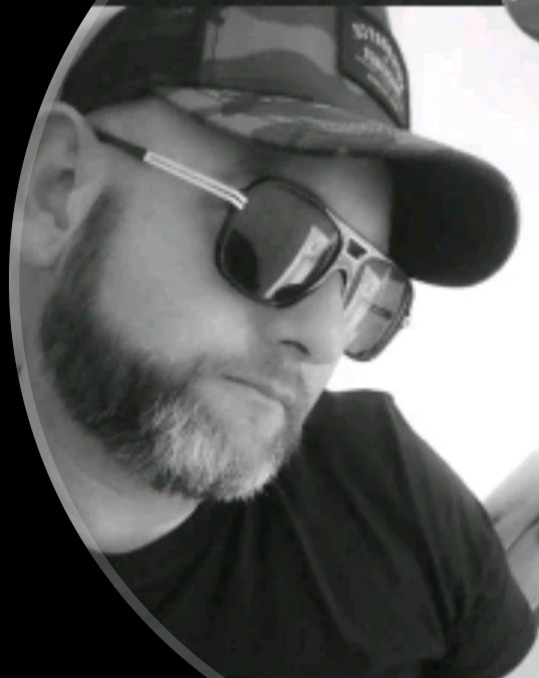 Profil de Dewi, 41 ans, rencontre gay à Rouzède
