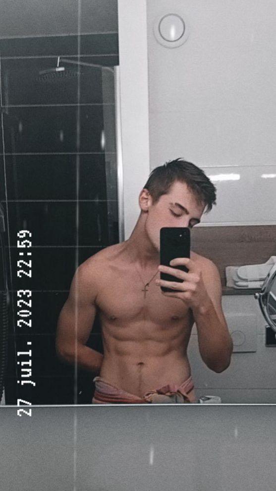 Profil de Erdogan, 20 ans, rencontre gay à Bouranton