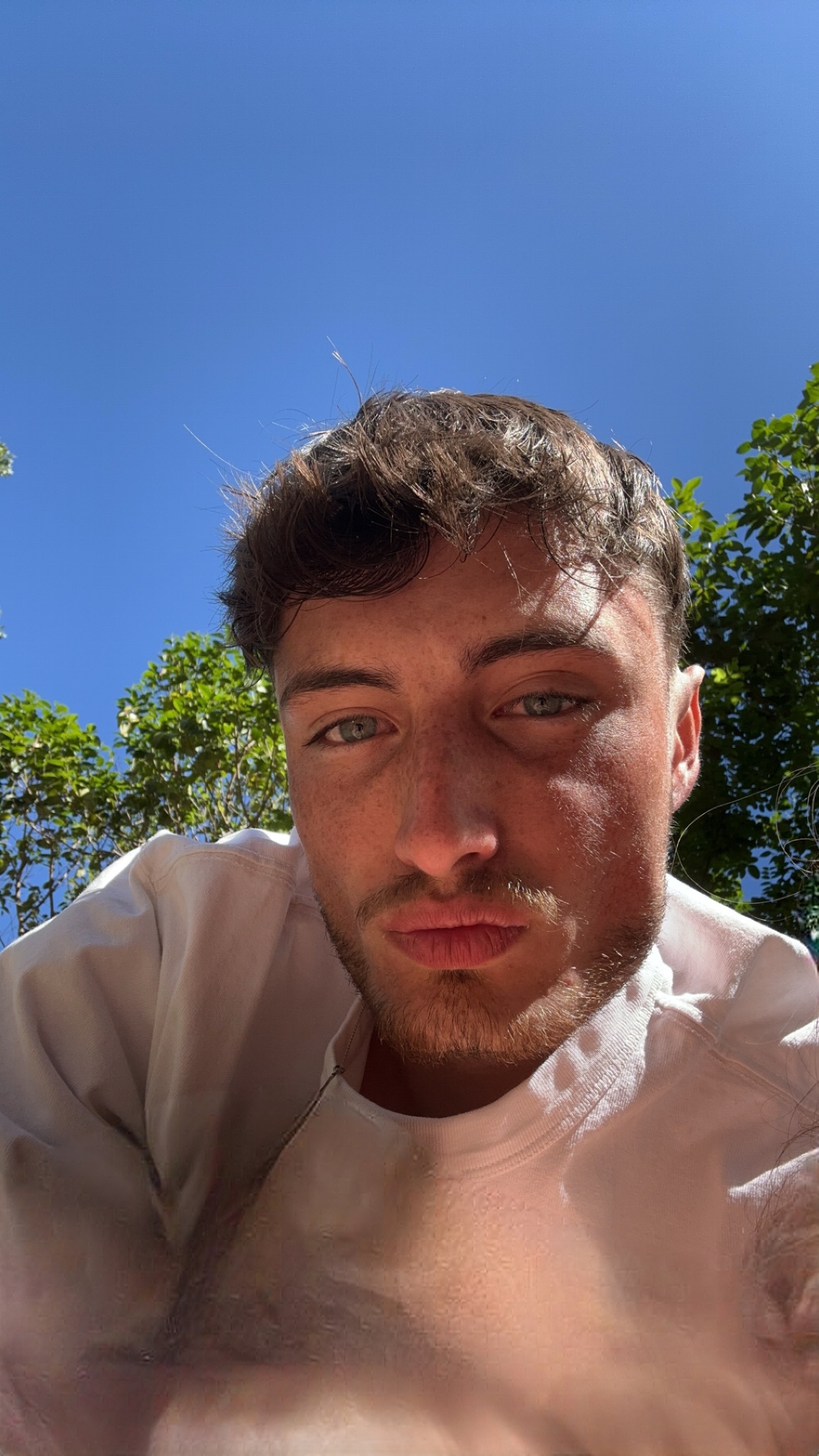 Profil de Abbes, 24 ans, rencontre gay à Bost