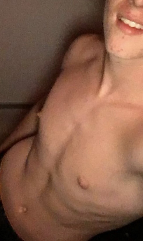 Profil de Karol, 24 ans, rencontre gay à Omissy