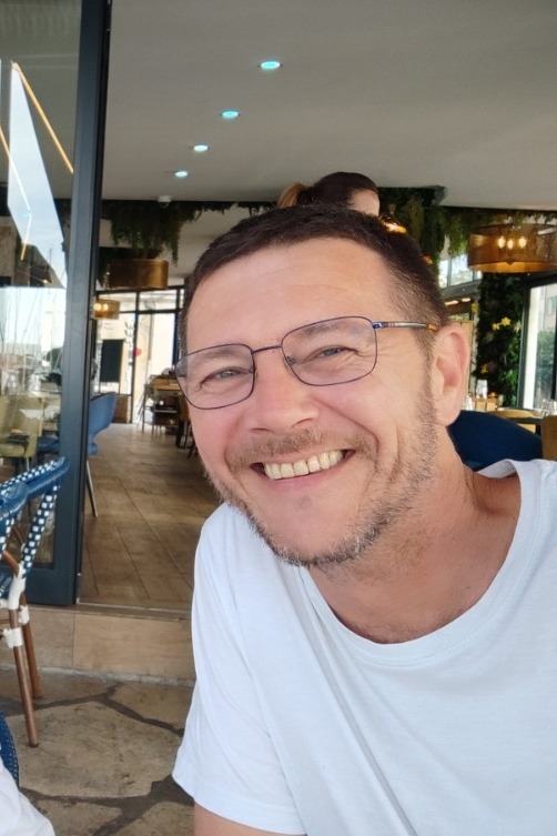 Profil de Manoe, 46 ans, rencontre gay à Boëcé