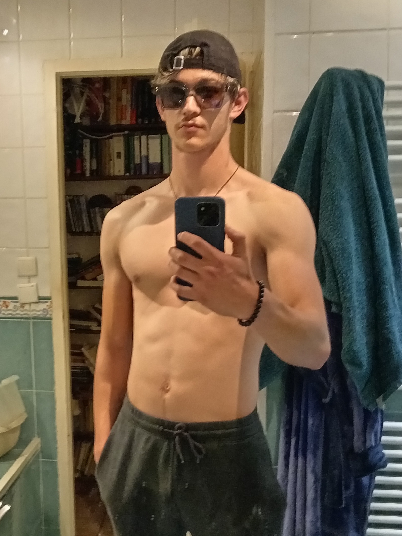 Profil de Eymen, 23 ans, rencontre gay à Pimprez