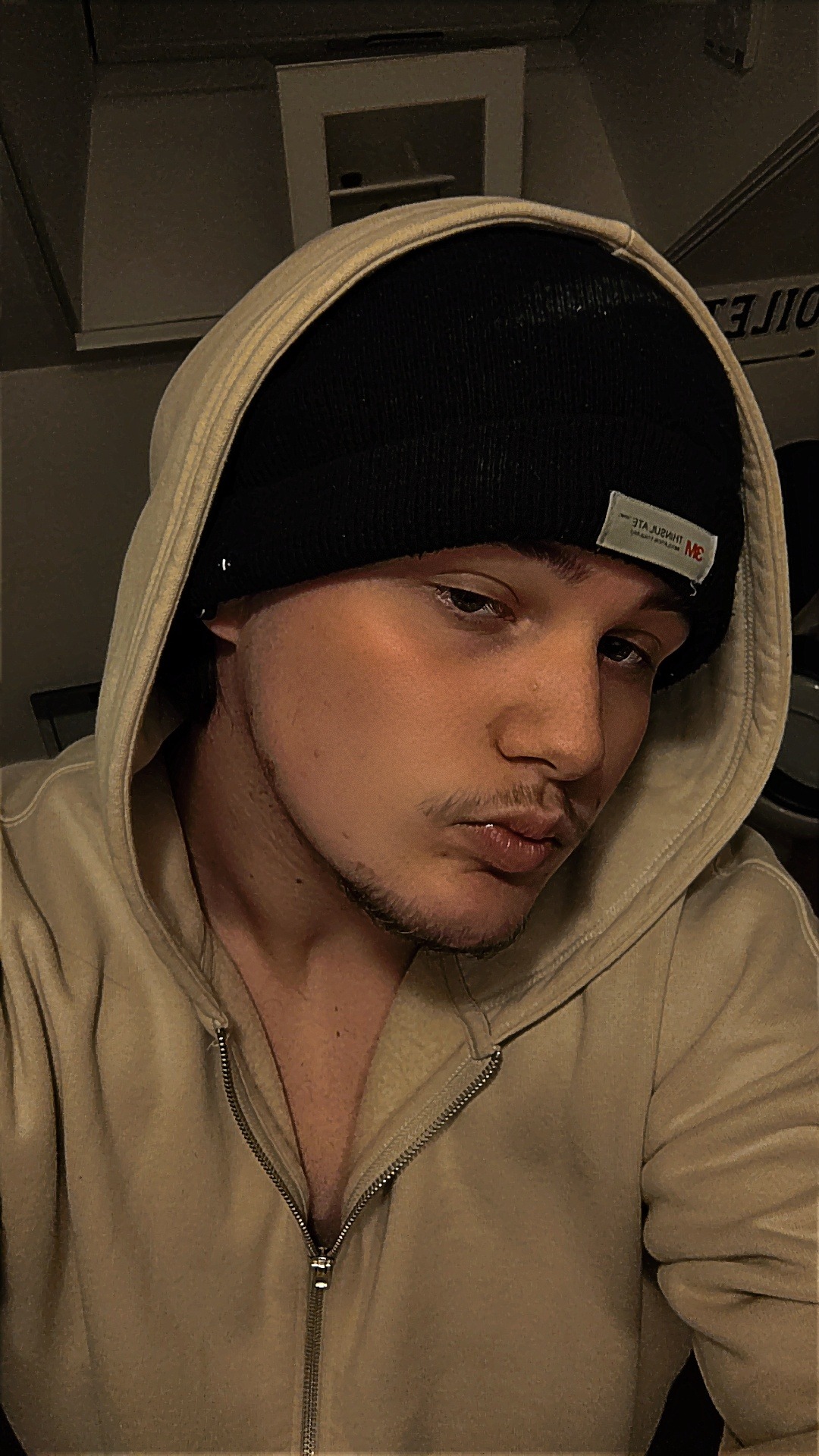 Profil de Ariel, 18 ans, rencontre gay à Vennes
