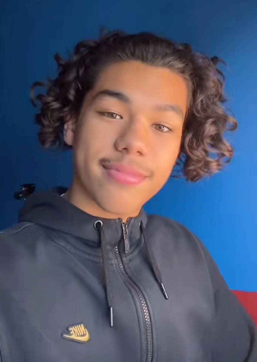 Profil de Geoffrey, 23 ans, rencontre gay à Vernix
