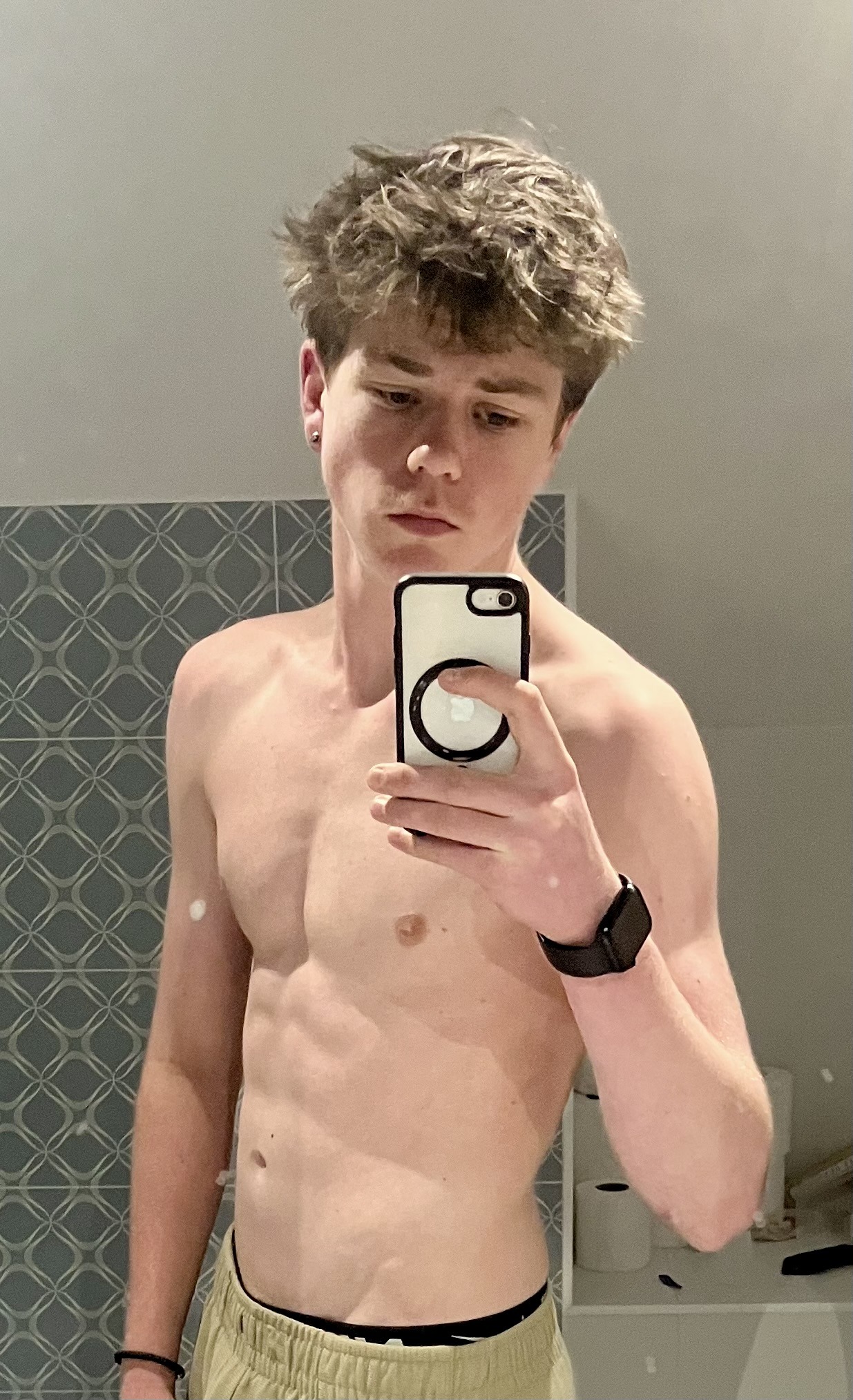 Profil de Rosely, 19 ans, rencontre gay à Crespinet