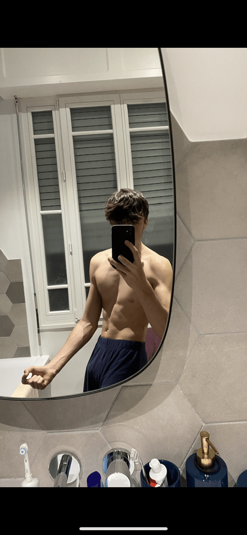 Profil de Houd, 19 ans, rencontre gay à Tillé