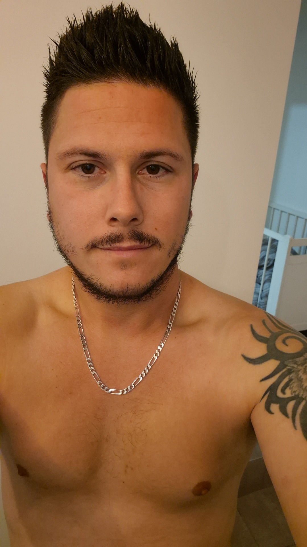 Profil de Edmund, 33 ans, rencontre gay à Beaudéduit