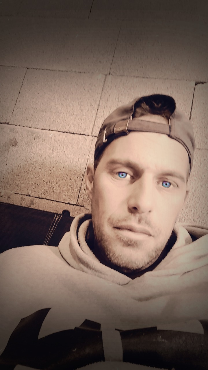 Profil de Josiah, 44 ans, rencontre gay à Bogy