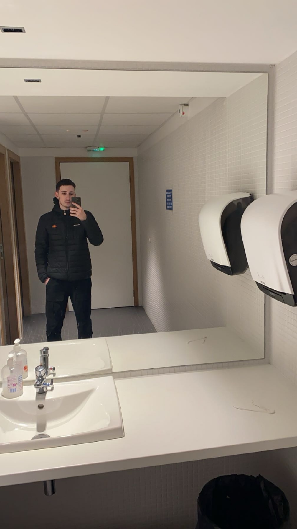 Profil de Mouhib, 20 ans, rencontre gay à Boubiers