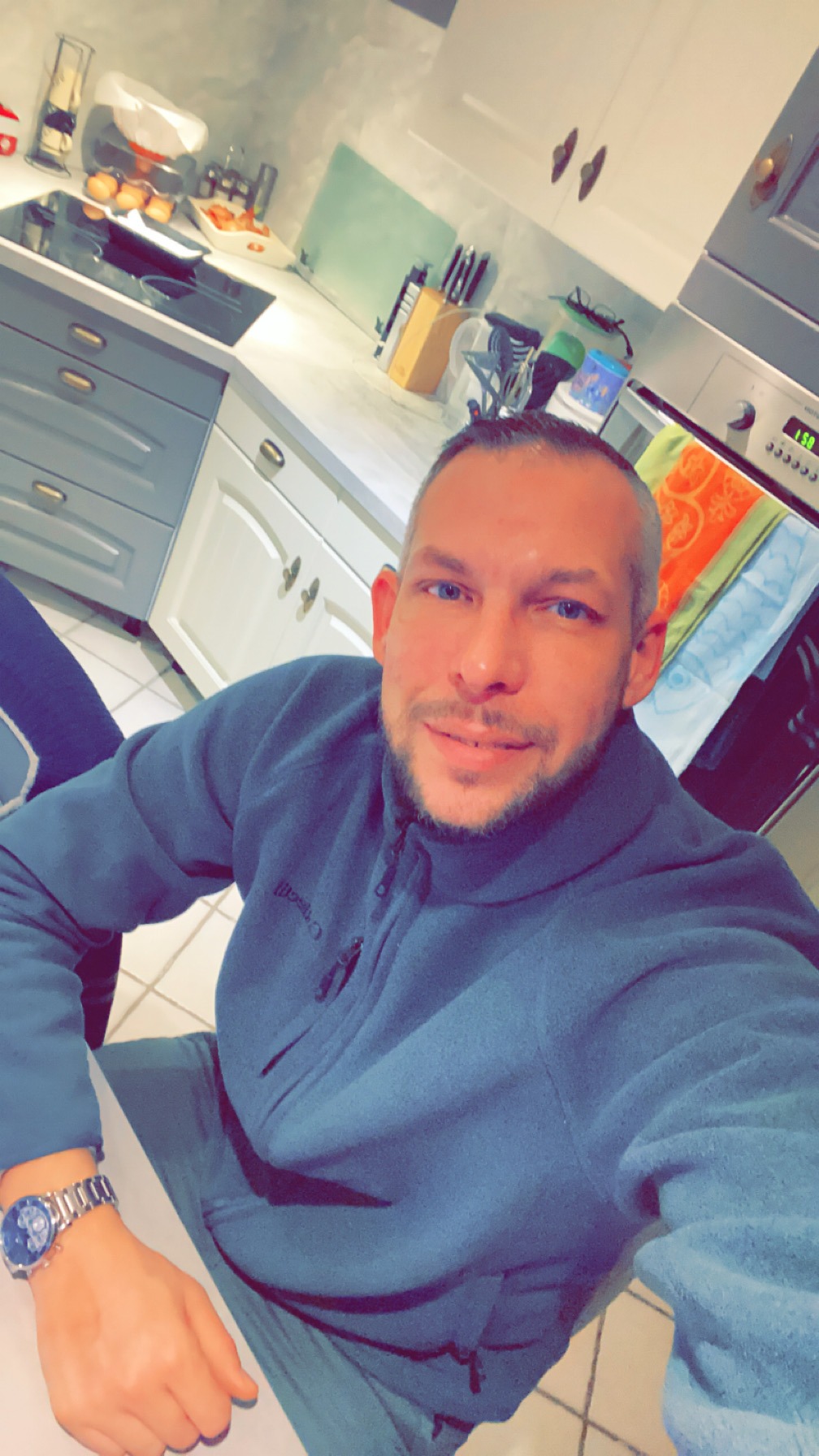Profil de Rafi, 19 ans, rencontre gay à Salavre